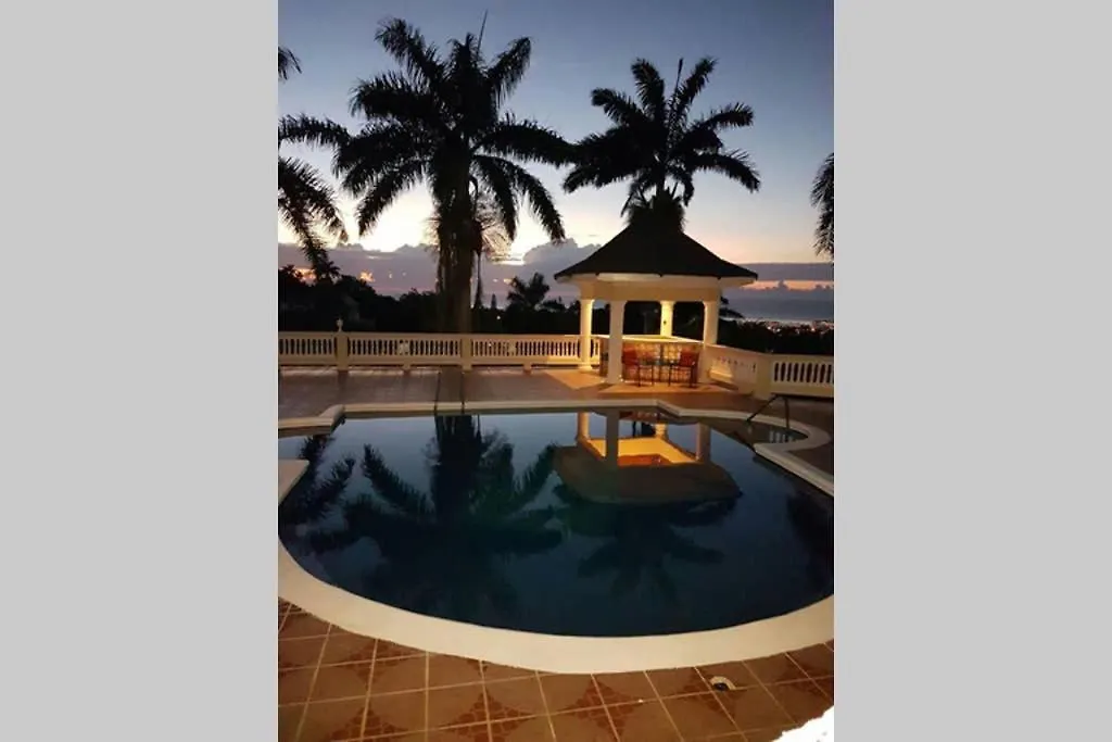 Sunrise Villa Montego Bay 0*,  Jamaika